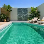Aman Piscina E Jacuzzi Riscaldata 伊斯皮卡
